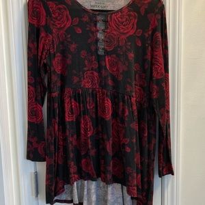 Torrid Size 00 Super Soft Red & Black Floral O-Ring Babydoll Tee